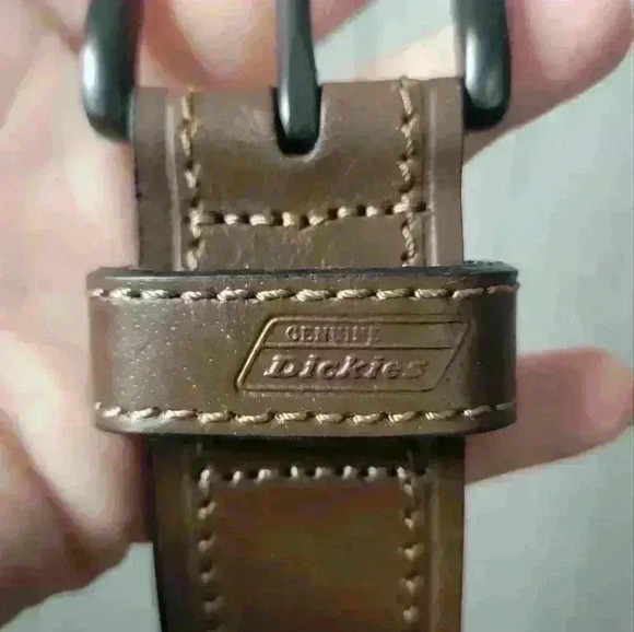 Dickes brownleather belt with gun metal buckle. size 46-48. - Picture 2 of 11